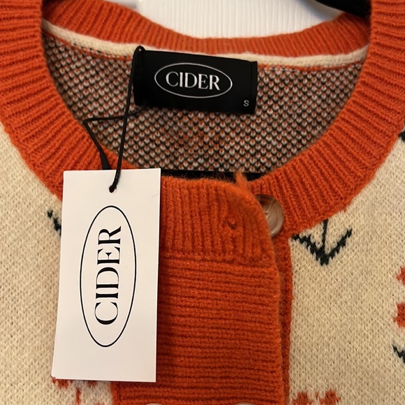 Button up tulip print sweater vest - Picture 2 of 4